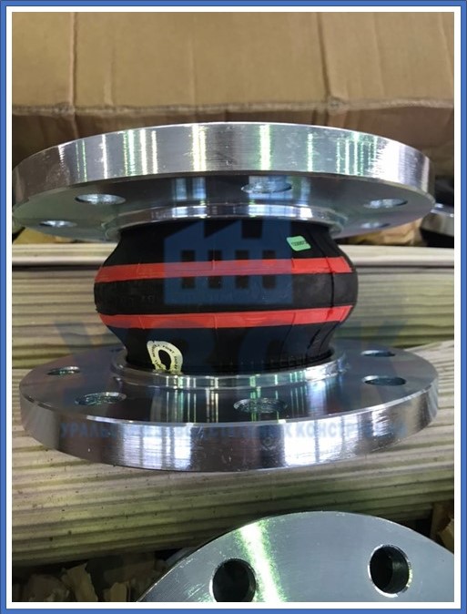 компенсатор резиновый фланцевый в Омске