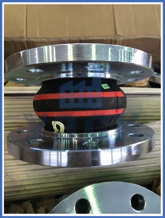 компенсатор резиновый фланцевый в Омске